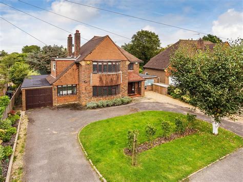 Tudor Close, Great Bookham 4 bed detached house for sale